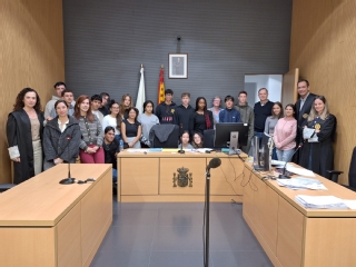 Alumnos y alumnas de 4º de la ESO y de primero de Bachillerato del IES Pérez Galdós